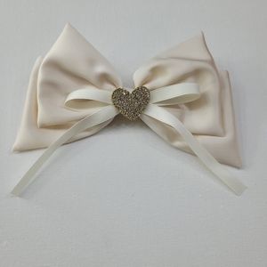 Large coquette cream hair bow